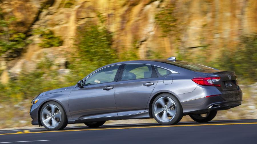  Honda Accord Touring Hybrid 2017 года  (NA) (фото 108 из 170)